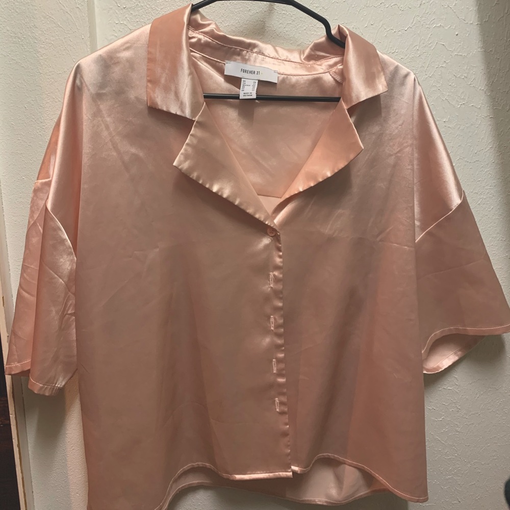 Pink satin short sleeve button-up in size 2x.